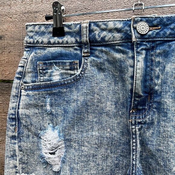 Refuge Women's Distressed Denim Shorts - Picture 2 of 5